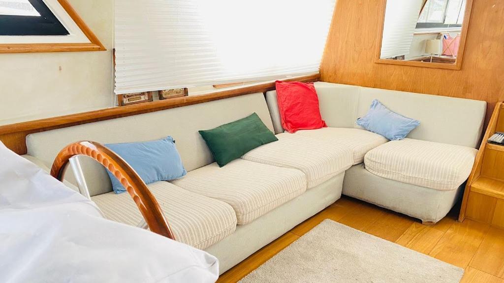 فندق Yacht Y Fiestas سان أدريان دي بيزوس المظهر الخارجي الصورة