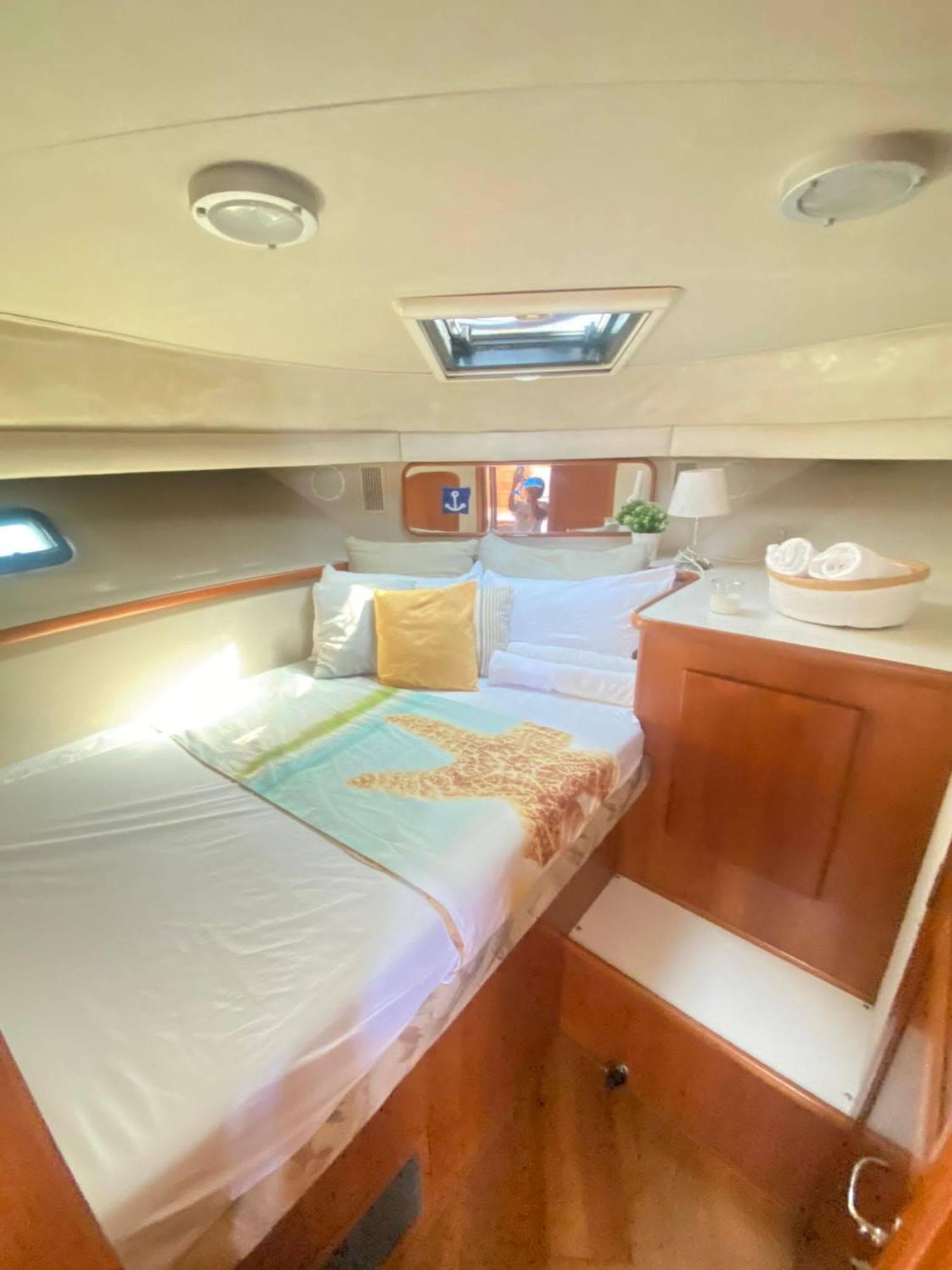 فندق Yacht Y Fiestas سان أدريان دي بيزوس المظهر الخارجي الصورة